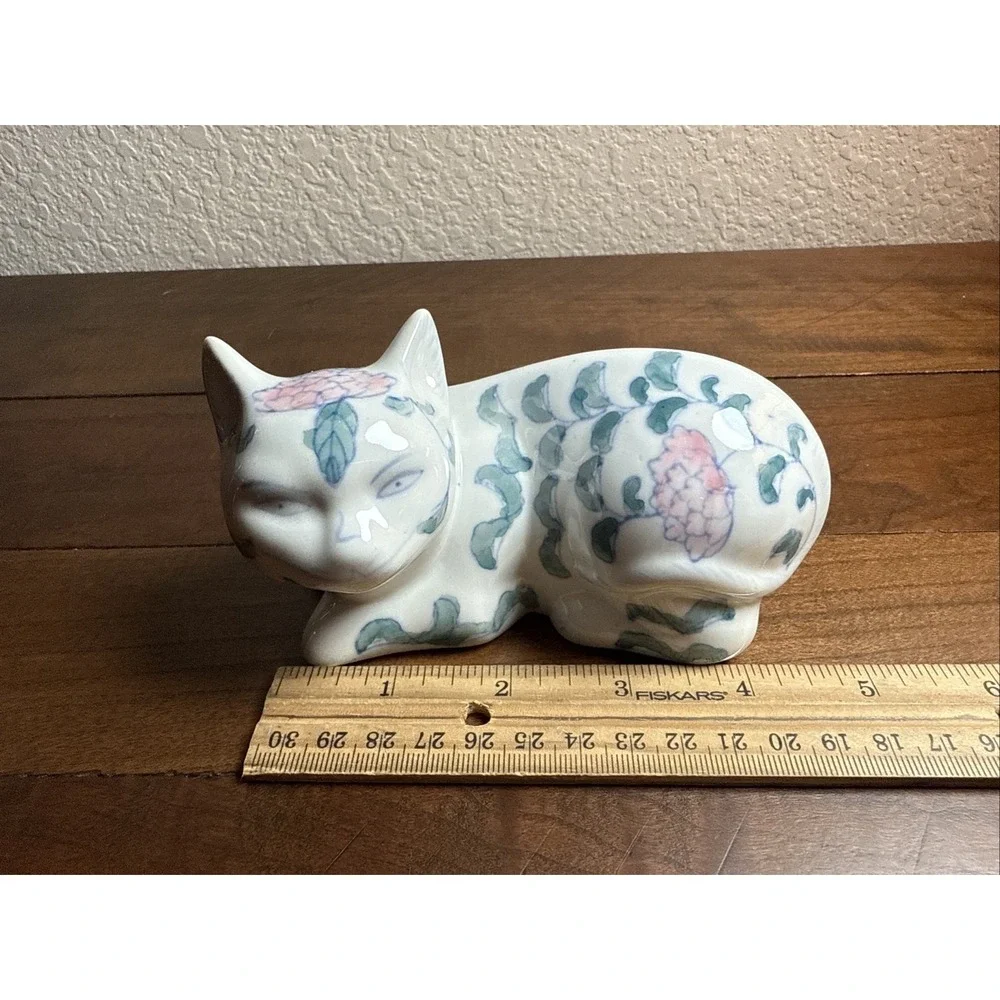Vintage cat figurine white cat Green Ivy Flowers